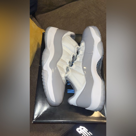 Size 9.5 - Air Jordan 11 Retro Low Cement Grey - Picture 3 of 8